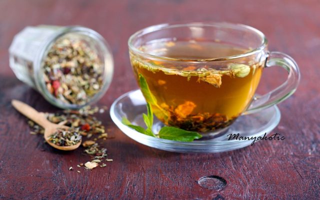 Natural Ways to Balance Hormones with Herbal Teas