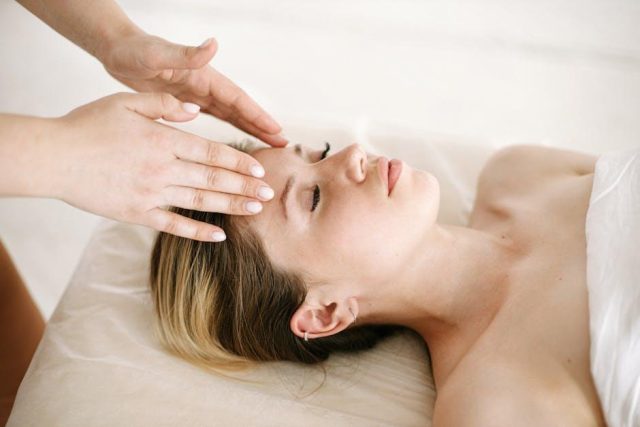 How Reflexology Can Help with Hormonal Balance