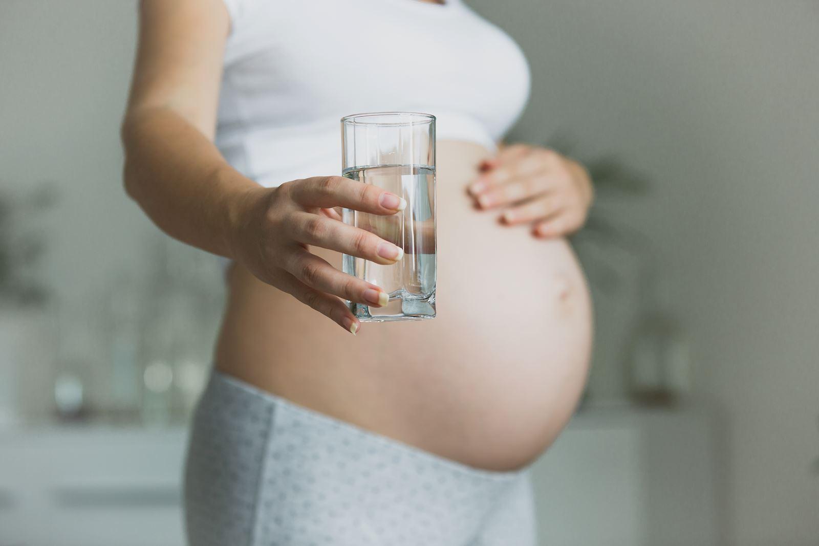 Understanding the Vital⁤ Role of Water for Expecting Mothers