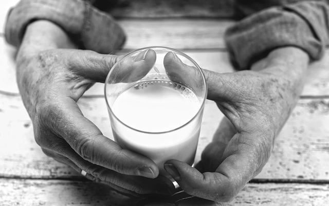Understanding Calciums Role in Bone Health Navigating the Benefits and Drawbacks of Supplements Embracing Food Sources for Natural Calcium Intake Expert Recommendations for Optimal Bone Health